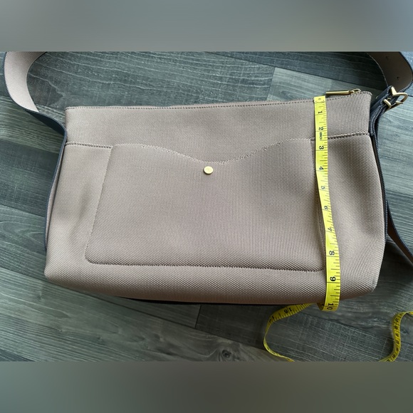 Cuyana Shoulder Bag - Picture 5 of 12